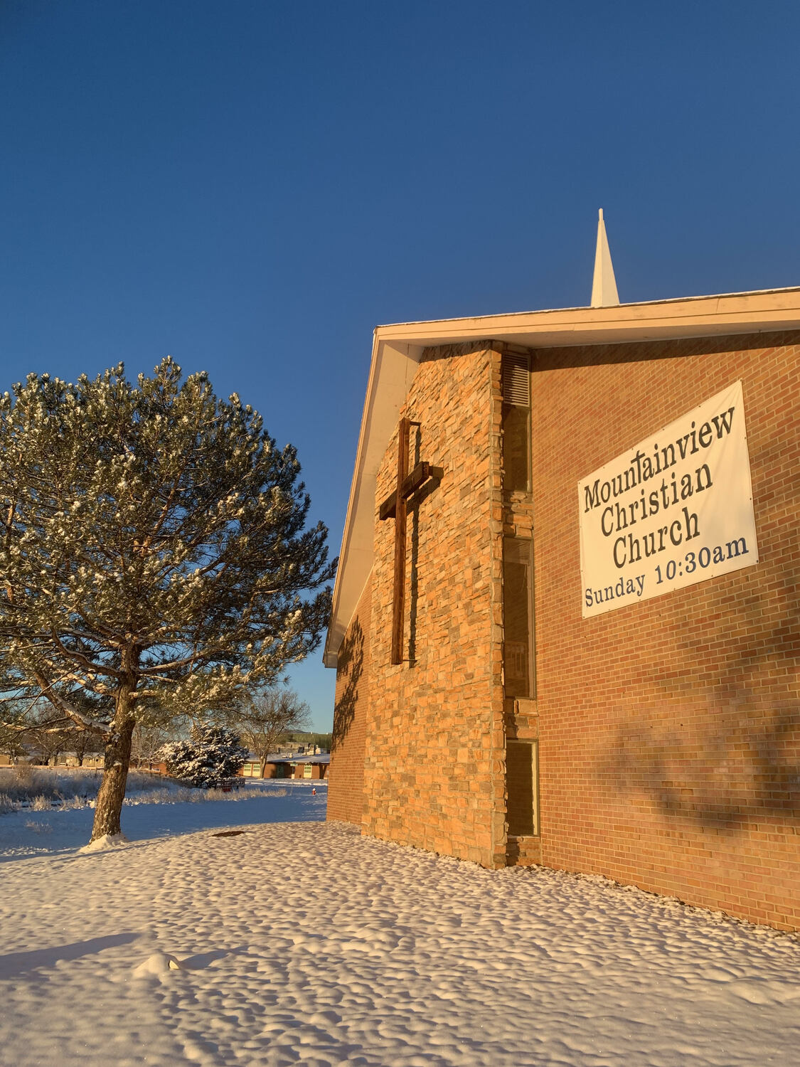 <span style="font-weight: bold;">SUNDAY SERVICES</span>